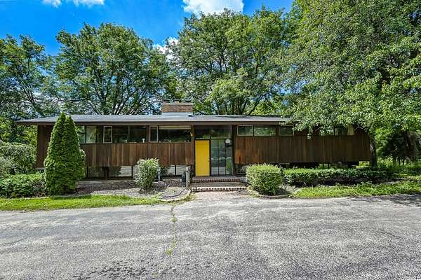 10.1 Acres of Land with Home for Sale in Burr Ridge, Illinois