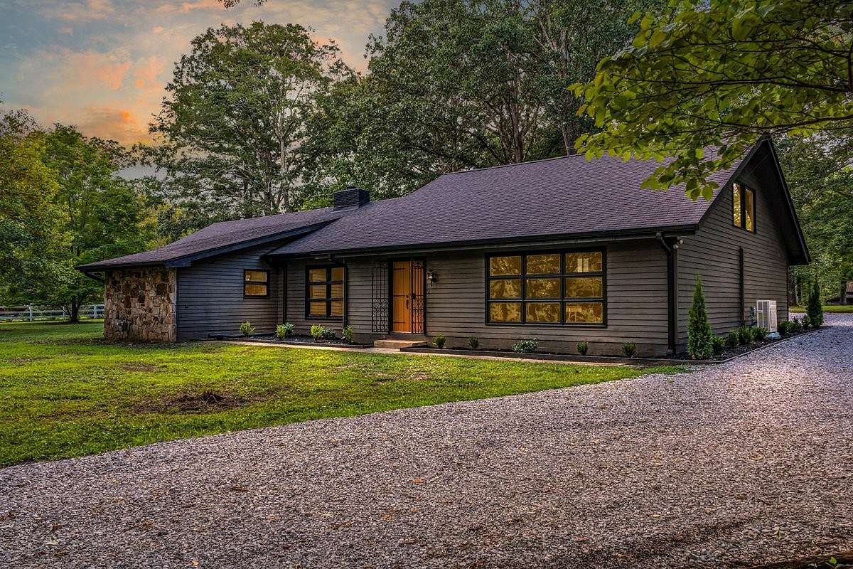 4 Acres of Residential Land with Home for Sale in Tullahoma, Tennessee