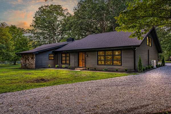 4 Acres of Residential Land with Home for Sale in Tullahoma, Tennessee