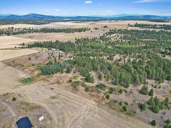 25 Acres of Recreational Land for Sale in Nine Mile Falls, Washington