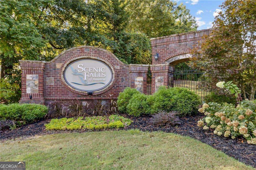 2.37 Acres of Residential Land for Sale in Hoschton, Georgia