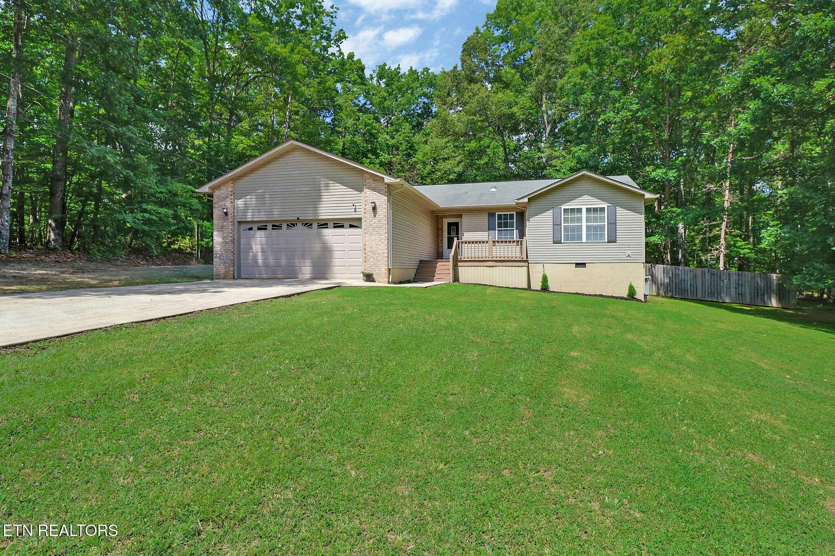 2.5 Acres of Residential Land with Home for Sale in Crossville, Tennessee