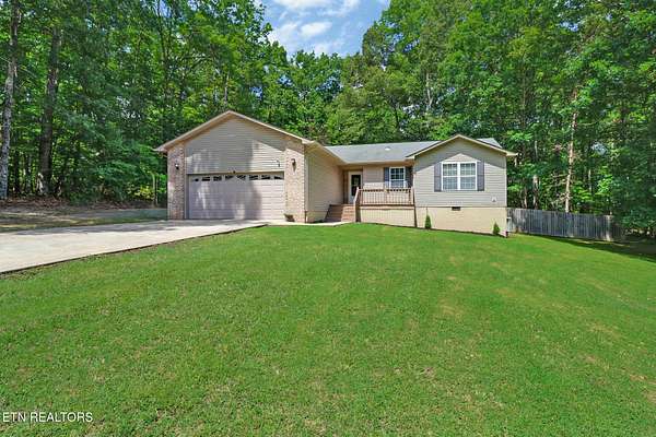 2.5 Acres of Residential Land with Home for Sale in Crossville, Tennessee