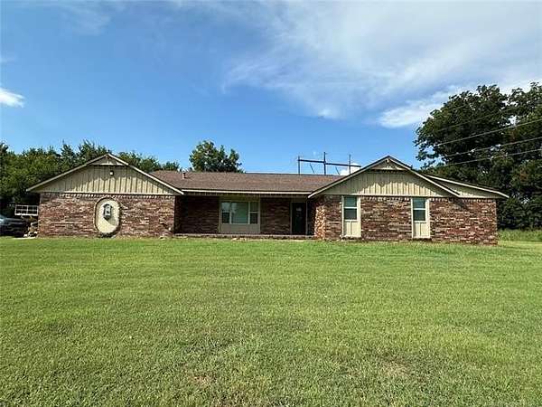 5.45 Acres of Residential Land with Home for Sale in Fort Gibson, Oklahoma