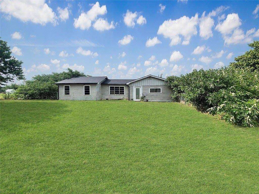 10 Acres of Residential Land with Home for Sale in Lindsay, Oklahoma