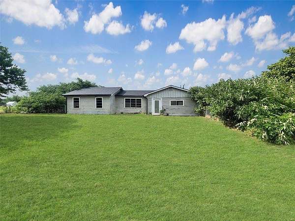 10 Acres of Residential Land with Home for Sale in Lindsay, Oklahoma