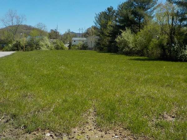 1 Acre of Residential Land for Sale in Pikeville, Kentucky