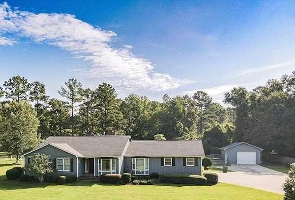 0.92 Acres of Residential Land with Home for Sale in Thomasville, Georgia