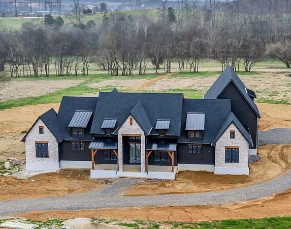 9 Acres of Land with Home for Sale in Columbia, Tennessee