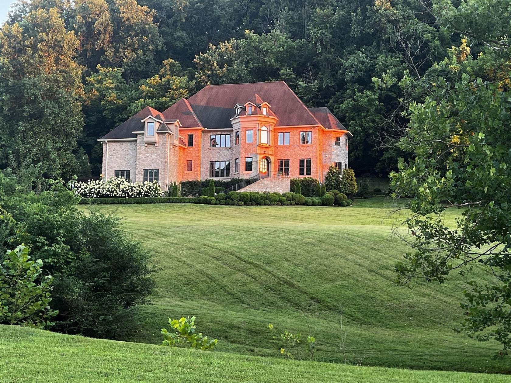 6.14 Acres of Residential Land with Home for Sale in Franklin, Tennessee