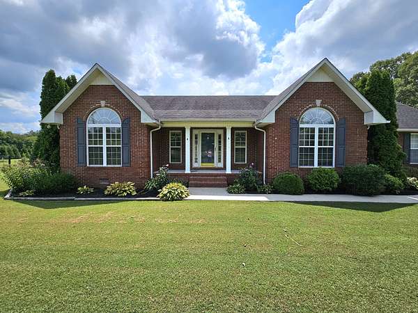 15.7 Acres of Land with Home for Sale in Manchester, Tennessee