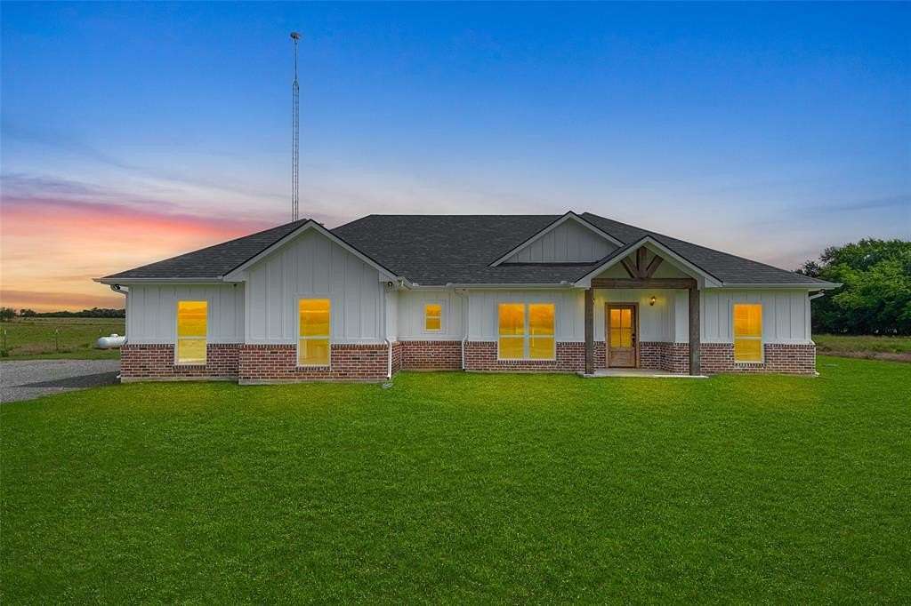 19 Acres of Land with Home for Sale in Wolfe City, Texas