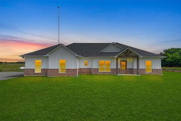 19 Acres of Land with Home for Sale in Wolfe City, Texas