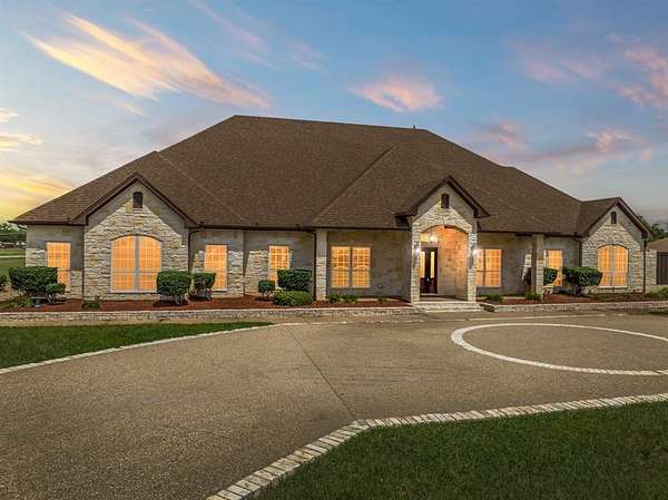 1.8 Acres of Residential Land with Home for Sale in Itasca, Texas