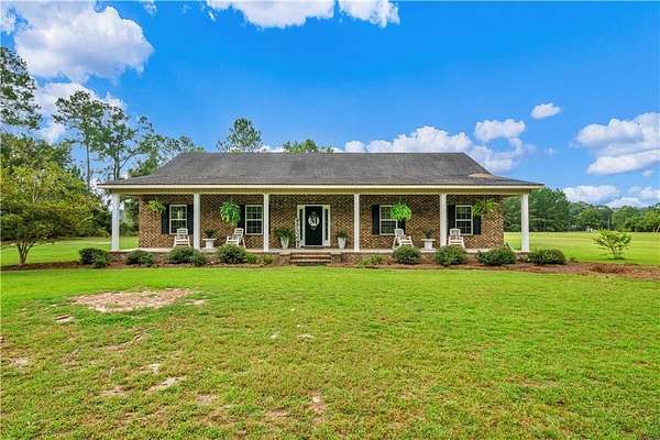 4.7 Acres of Residential Land with Home for Sale in Blackshear, Georgia