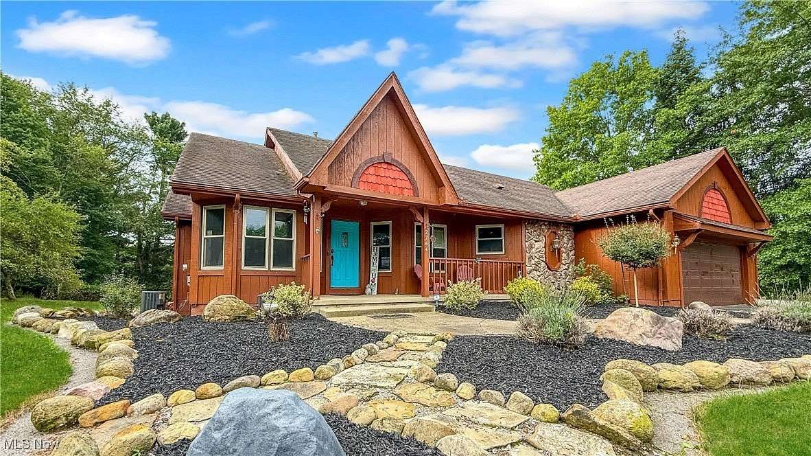 2.84 Acres of Residential Land with Home for Sale in Mantua, Ohio