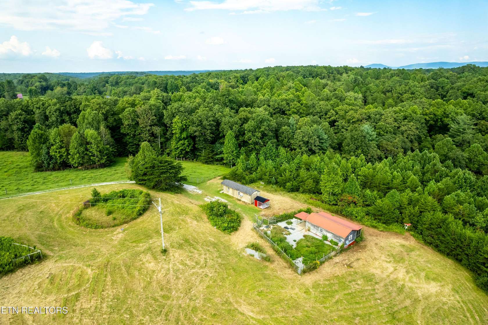 39 Acres of Land with Home for Sale in Deer Lodge, Tennessee