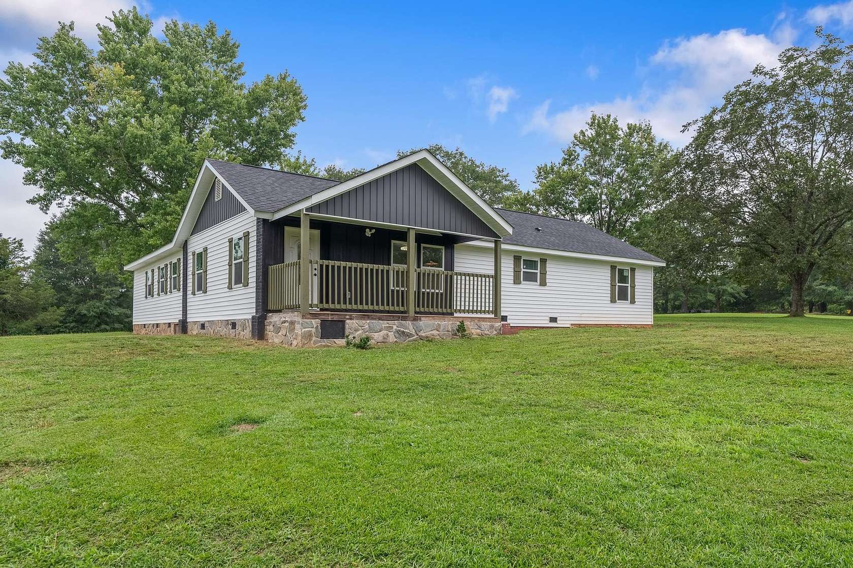 2.49 Acres of Residential Land with Home for Sale in Wellford, South Carolina