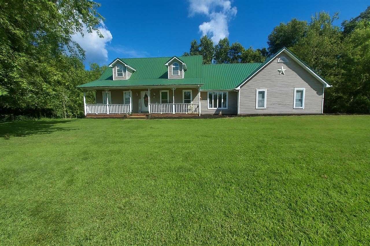 2.5 Acres of Residential Land with Home for Sale in Edmonton, Kentucky