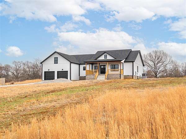 2.1 Acres of Residential Land with Home for Sale in Lewisburg, Kentucky