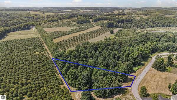 0.98 Acres of Residential Land for Sale in Suttons Bay, Michigan