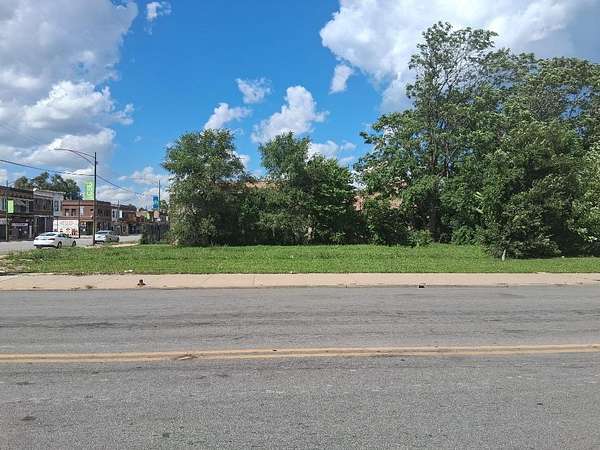 0.07 Acres of Mixed-Use Land for Sale in Chicago, Illinois