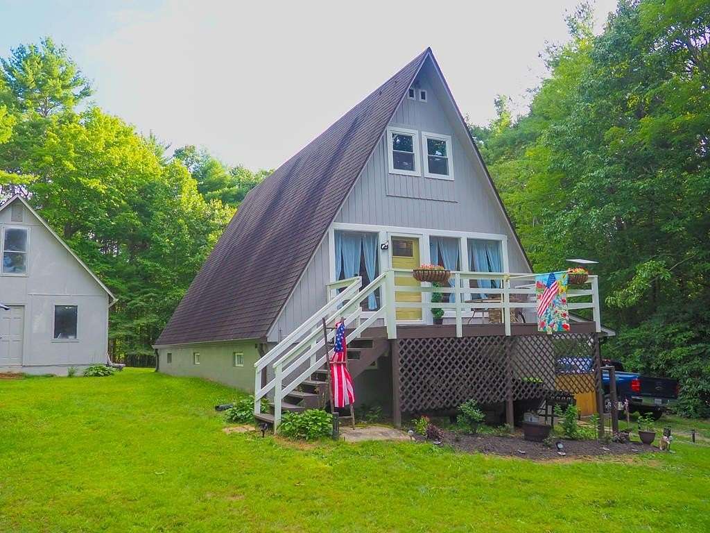 5.39 Acres of Residential Land with Home for Sale in Hillsville, Virginia