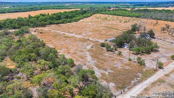 6 Acres of Land for Sale in Floresville, Texas