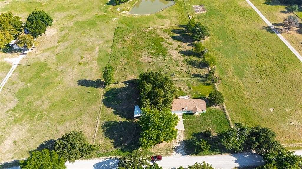1 Acre of Land for Sale in Gainesville, Texas