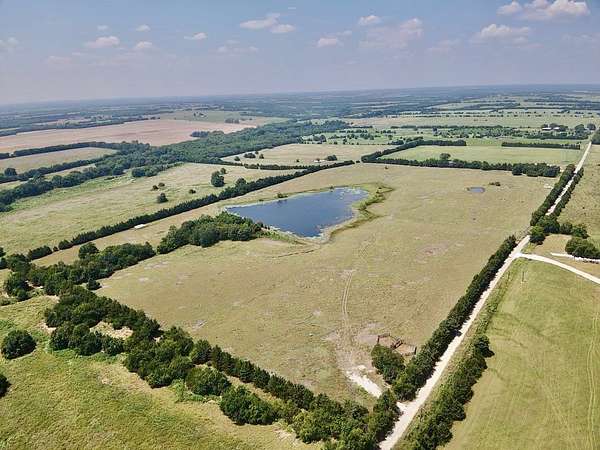 98 Acres of Agricultural & Residential Land for Sale in Paris, Texas