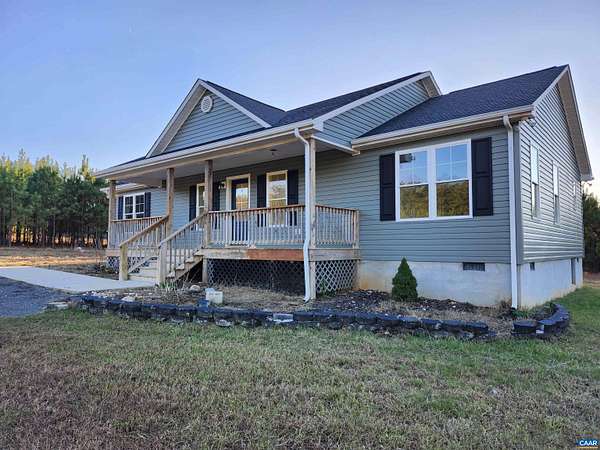 4.27 Acres of Residential Land with Home for Sale in Dillwyn, Virginia