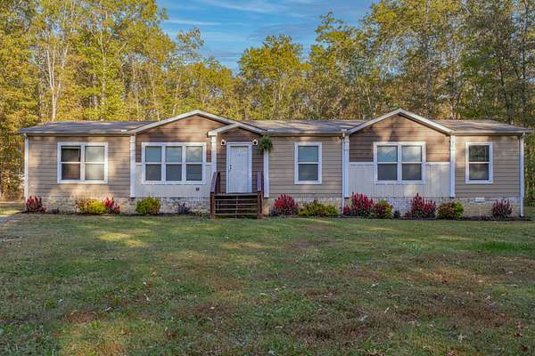 5 Acres of Residential Land with Home for Sale in Manchester, Tennessee