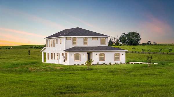 11 Acres of Land with Home for Sale in Morriston, Florida