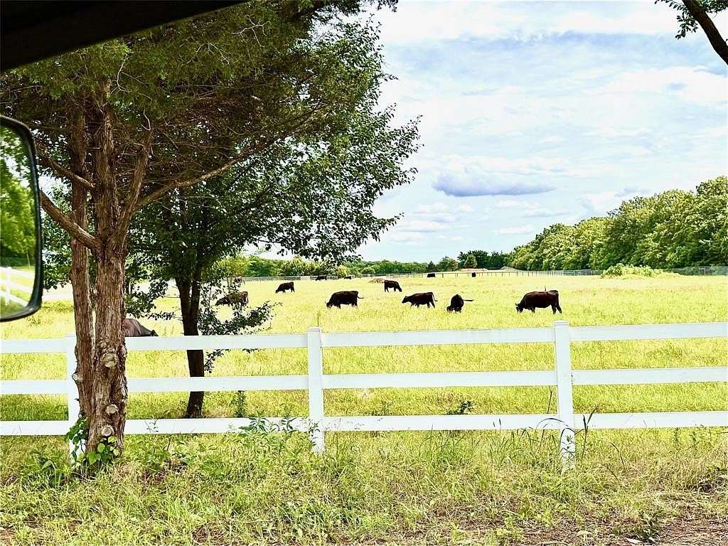 18 Acres of Land with Home for Sale in Valley View, Texas