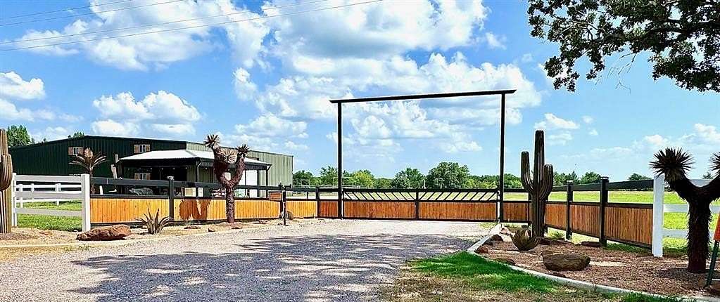 18 Acres of Land with Home for Sale in Valley View, Texas