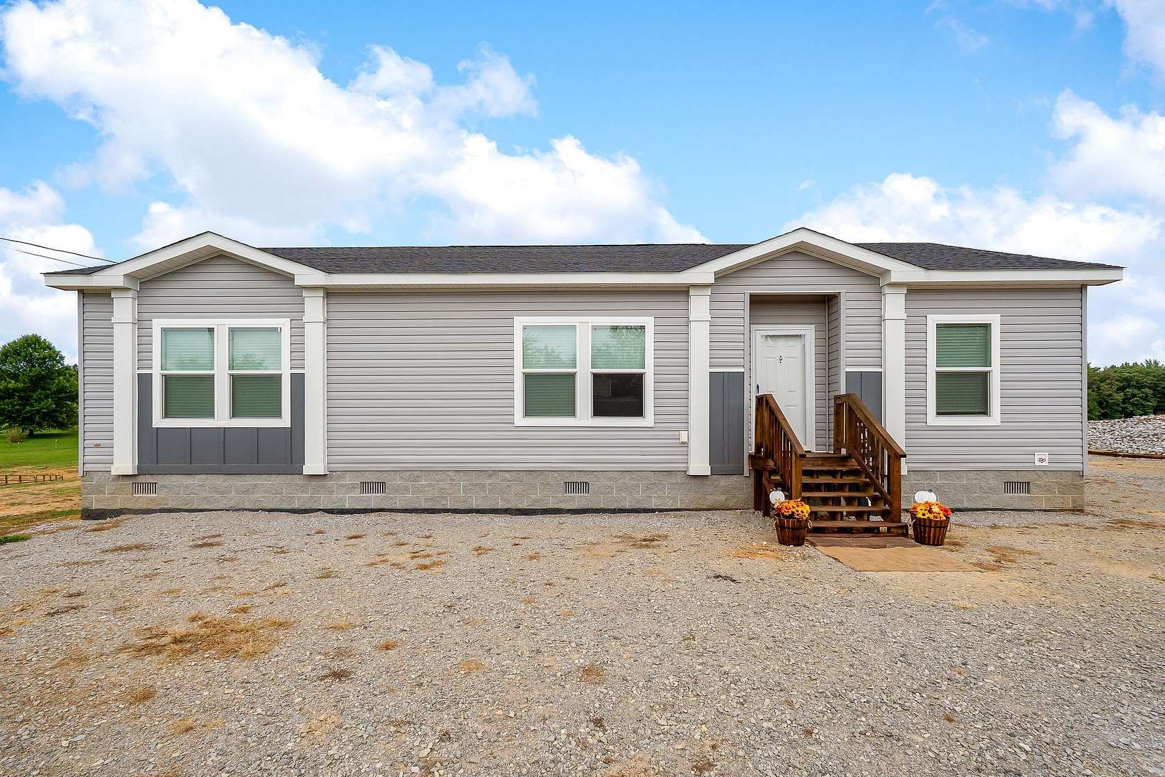 5 Acres of Residential Land with Home for Sale in Walling, Tennessee