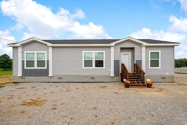 5 Acres of Residential Land with Home for Sale in Walling, Tennessee