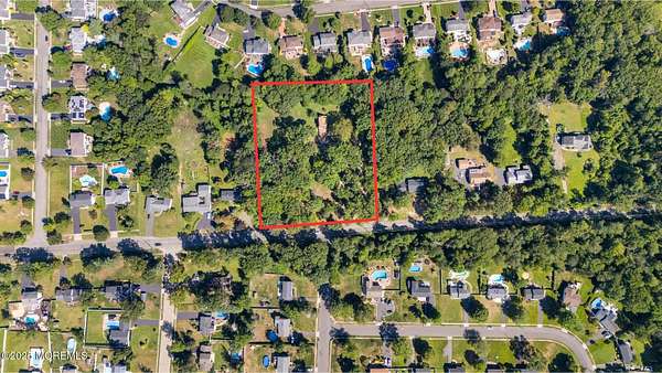 3.28 Acres of Improved Residential Land for Sale in Manalapan, New Jersey