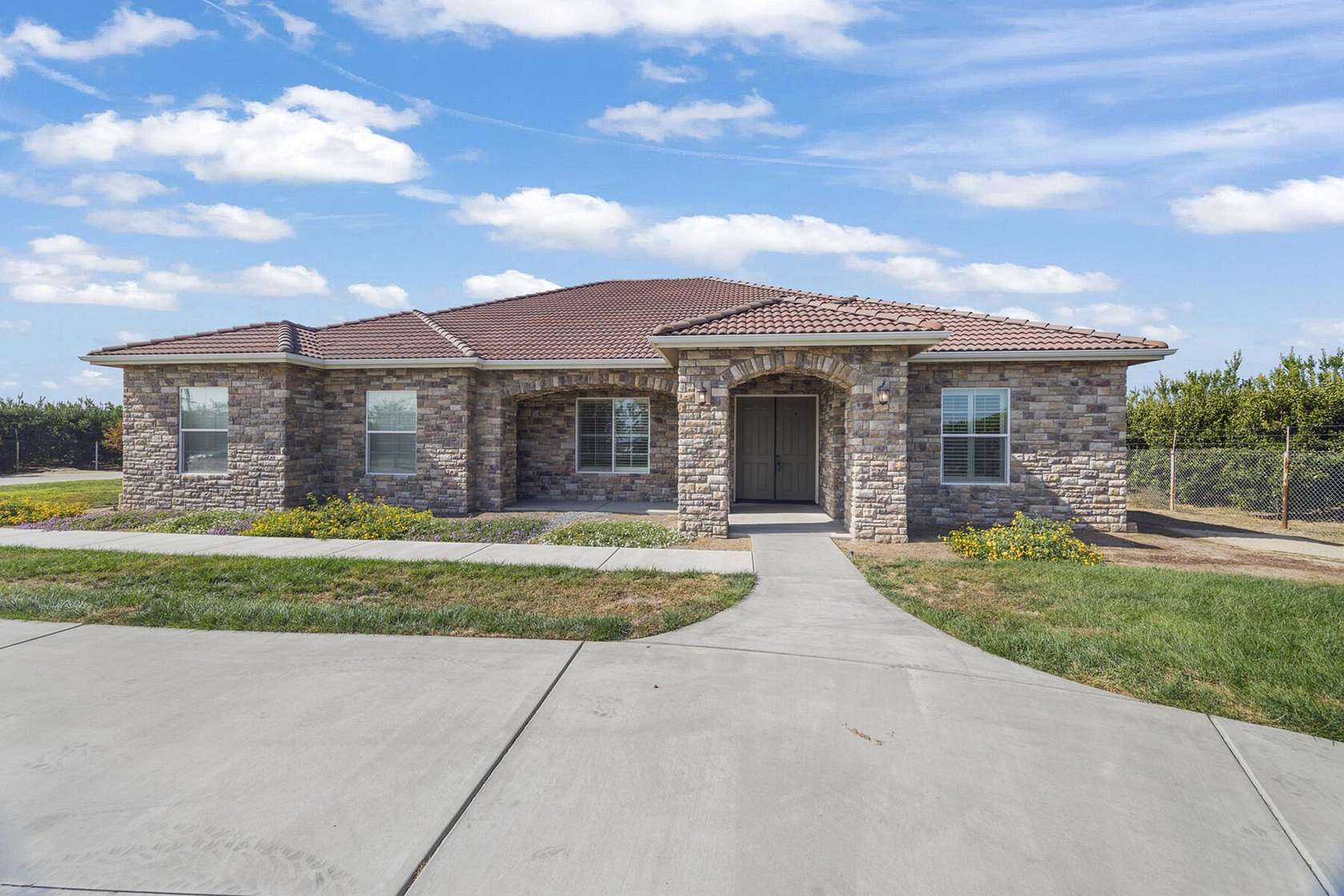 19 Acres of Land with Home for Sale in Strathmore, California