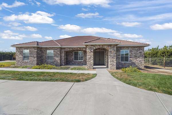 19 Acres of Land with Home for Sale in Strathmore, California