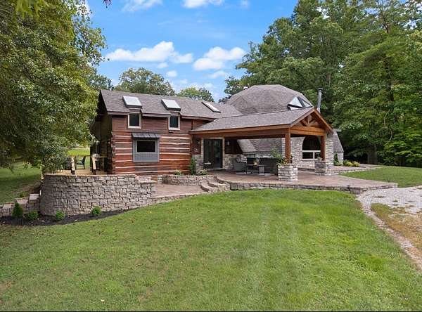 28 Acres of Land with Home for Sale in Irvine, Kentucky