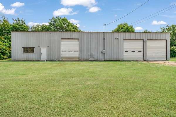 3.25 Acres of Improved Commercial Land for Sale in Paris, Texas
