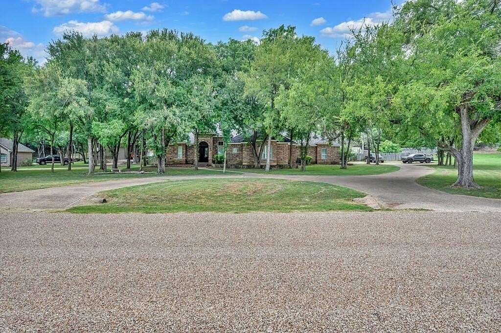 2 Acres of Residential Land with Home for Sale in China Spring, Texas