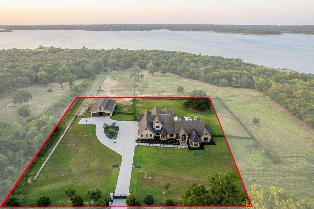 2.5 Acres of Residential Land with Home for Sale in Southlake, Texas