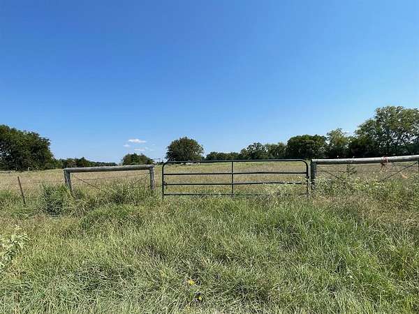 6 Acres of Land for Sale in Corsicana, Texas