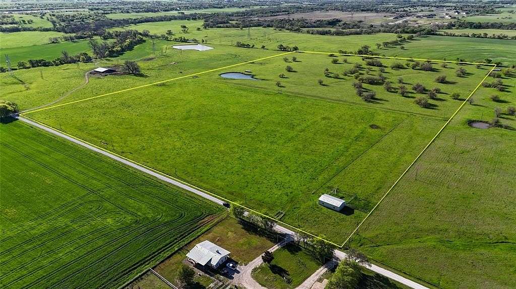 59.5 Acres of Agricultural Land for Sale in Valley View, Texas