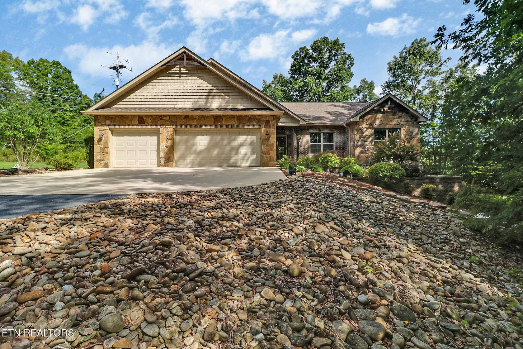 1.68 Acres of Residential Land with Home for Sale in Crossville, Tennessee