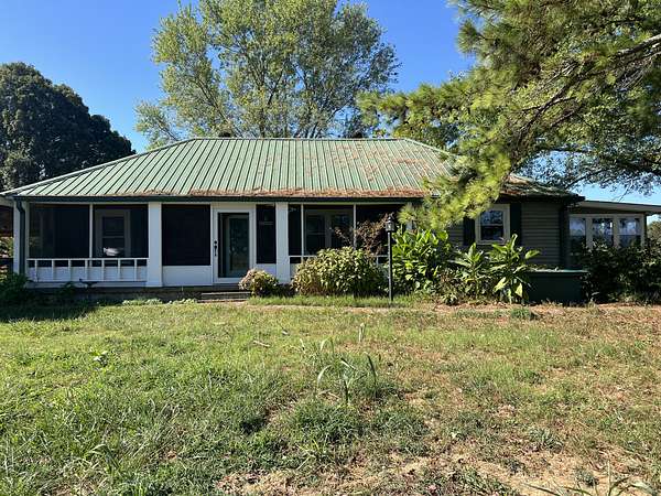 38 Acres of Land with Home for Sale in Red Boiling Springs, Tennessee