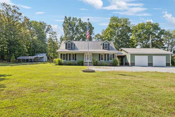 5 Acres of Residential Land with Home for Sale in Ashland City, Tennessee