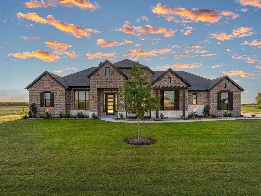 1.84 Acres of Residential Land with Home for Sale in Nevada, Texas